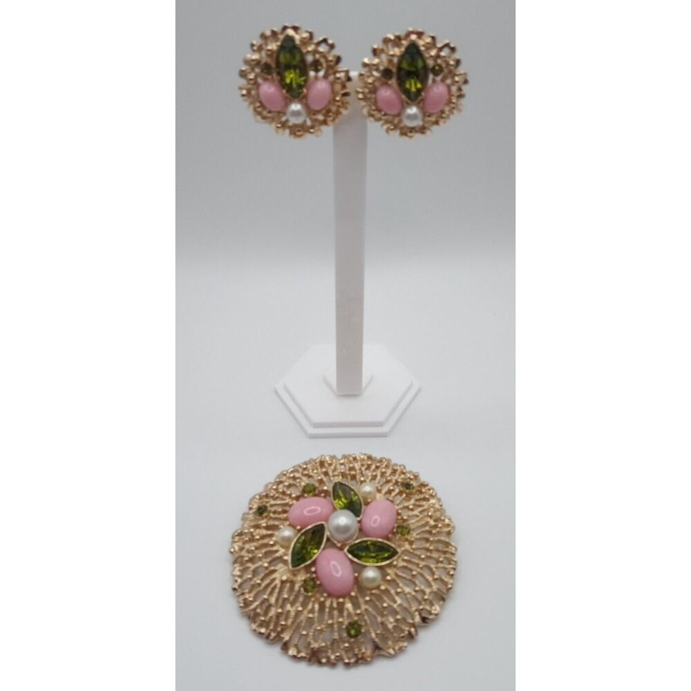 Sarah Coventry "Fashion Splendor" Gold Tone Brooch and Clip-On Earring Set